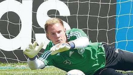 Den hat er. Marc-André ter Stegen beim Training der Nationalmannschaft. Foto: dpa