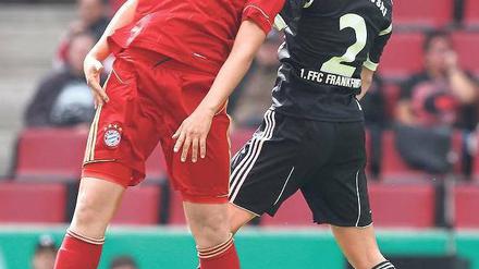 Mit Köpfchen. Sarah Hagen (links) erzielte das wichtige 1:0 für den FC Bayern. Foto: dpa