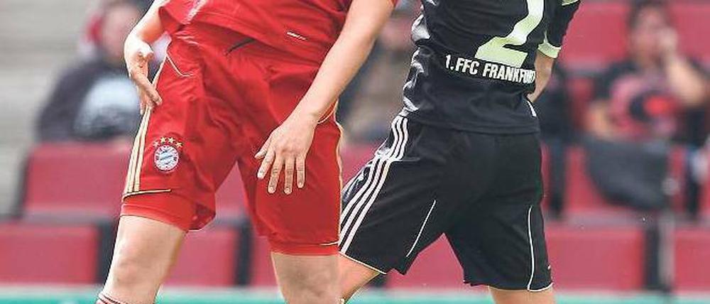 Mit Köpfchen. Sarah Hagen (links) erzielte das wichtige 1:0 für den FC Bayern. Foto: dpa