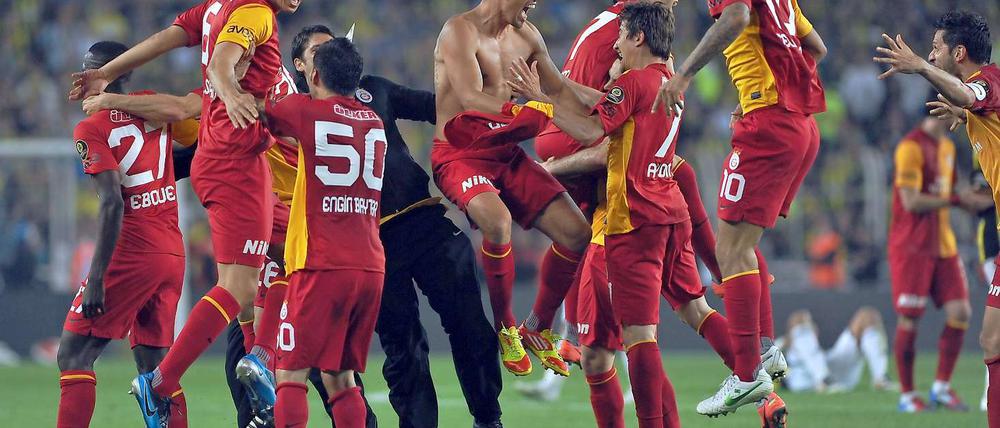 Jubel bei den Spielern von Galatasaray Istanbul.