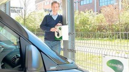 Leichter Strom tanken. Ubitricity-Gründer Frank Pawlitschek will die teure Abrechnungstechnik ins Auto verlegen.