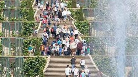 Touristen müssen wohl zahlen. Die Stadt Potsdam soll eine Abgabe einführen, aus deren Einnahmen die Parkpflege in Sanssouci finanziert wird. Foto: dpa/Nestor Bachmann