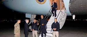 Präsident Barack Obama verlässt die Air Force One in Afghanistan