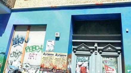 Eingang verlegt. Durch die Tür der Rigaer Straße 96 gehen künftig auch die neuen Mieter des ehemaligen Liebig-14-Hauses.
