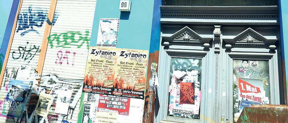 Eingang verlegt. Durch die Tür der Rigaer Straße 96 gehen künftig auch die neuen Mieter des ehemaligen Liebig-14-Hauses.