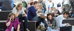 Frauen und Männer auf der Re:publica. Dort ist die Frauenquote inzwischen so, wie Ursula von der Leyen sie sich wünscht.