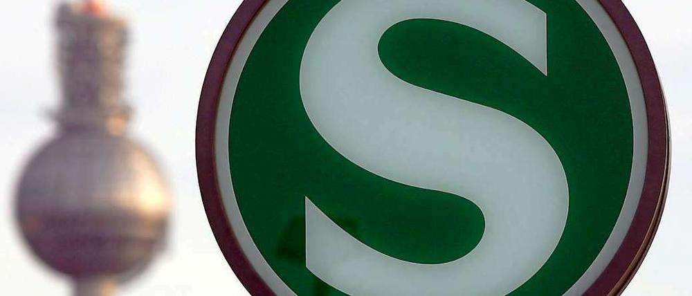 Mit Müh und Not schafft es die S-Bahn in Berlin, den aktuellen Fahrplan einzuhalten. Sie ist aber anfällig für Ausnahmesituationen - und die gibt es in Berlin ständig.