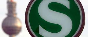 Mit Müh und Not schafft es die S-Bahn in Berlin, den aktuellen Fahrplan einzuhalten. Sie ist aber anfällig für Ausnahmesituationen - und die gibt es in Berlin ständig.