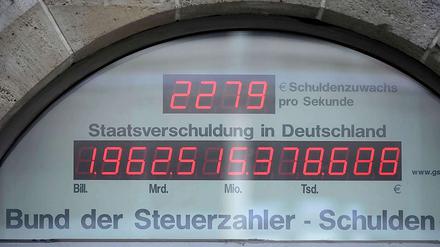 Deutschlands Schulden steigen. Steuer- und Abgabensenkungen werden die Lage nicht verbessern. Hier eine Momentaufnahme vom 5. Juli 2011.