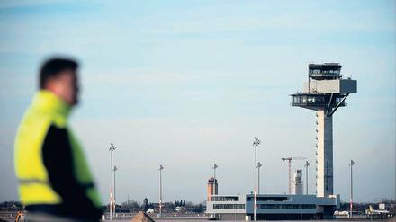 Die Lotsen sitzen schon im neuen Tower. Heute wird der Einzug gefeiert.