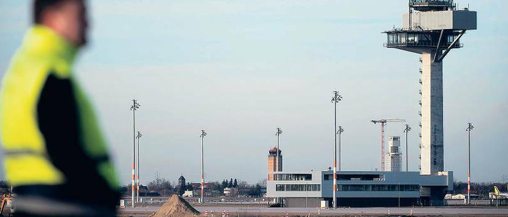 Die Lotsen sitzen schon im neuen Tower. Heute wird der Einzug gefeiert.