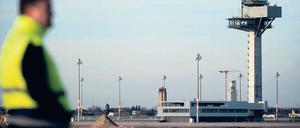 Die Lotsen sitzen schon im neuen Tower. Heute wird der Einzug gefeiert.