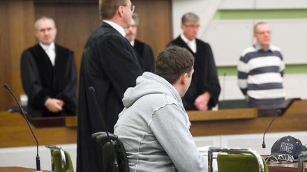 Ein Krankenpfleger steht wegen Kindesmissbrauchs vor Gericht. 