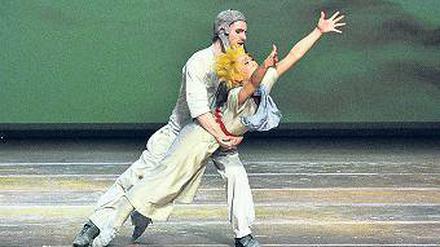 Schüler der Staatlichen Ballettschule in einer Inszenierung des "Kleinen Prinzen".