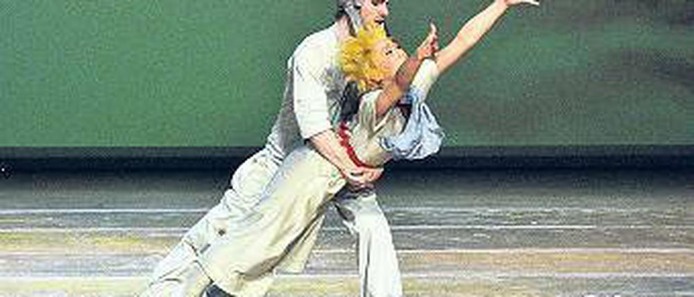 Schüler der Staatlichen Ballettschule in einer Inszenierung des "Kleinen Prinzen".