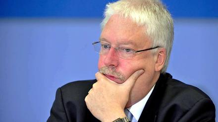 Hält die Koranverteilung der Salafisten für gefährlich: Hessens Justizminister Jörg-Uwe Hahn.