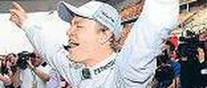 Oben für den Moment. Nico Rosberg gewinnt in Schanghai. Foto: dapd