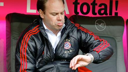 Der Schlusspfiff war das spannendste Ereignis beim Topspiel zwischen Bayern und Mainz. Auch Bayern-Sportdirektor Christian Nerlinger wartete sehnsüchtig auf diesen.