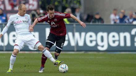 Arjen Robben (l.) erzielte das entscheidende 1:0 für die Bayern gegen den "Club" um Hanno Balitsch.
