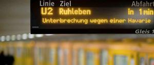 Ausstieg. Zwischen Mohrenstraße und Potsdamer Platz fahren seit Freitagmittag keine U-Bahnen.