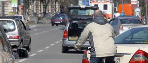 Radfahrer leben gefährlich im Straßenverkehr.