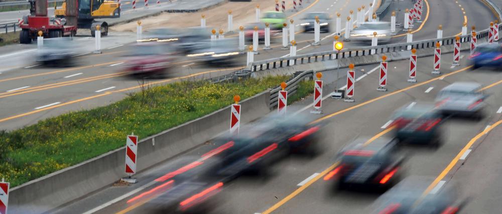 Noch dürfen deutsche Autofahrer vielerorts das Gaspedal unbegrenzt durchdrücken. In NRW könnte sich das nach den Wahlen ändern.