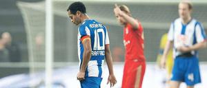 Herthas melancholische Seele. An guten Tagen zählt Raffael (links) zu den besten Spielern der Liga. An schlechten ist er bestenfalls ein Mitläufer. 