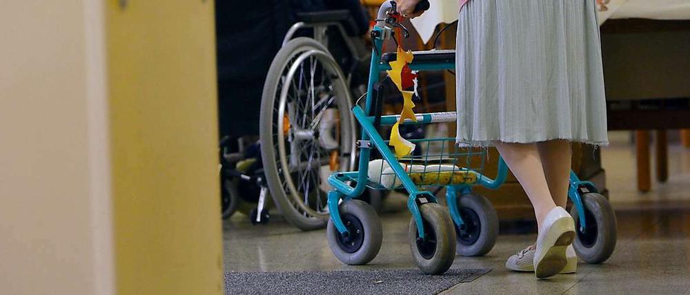 Mehr Geld für die Pflege. Insbesondere Demenzkranke, die zuhause gepflegt werden, profitieren von der Reform.