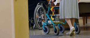 Mehr Geld für die Pflege. Insbesondere Demenzkranke, die zuhause gepflegt werden, profitieren von der Reform.