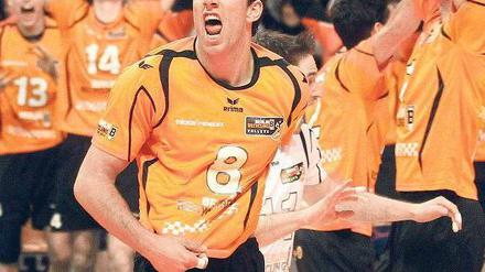 Lust auf mehr. Die Spieler der Berlin Volleys, hier Björn Höhne, haben die erste Meisterschaft seit 2004 vor Augen. Damals hieß der Klub noch SC Charlottenburg. 