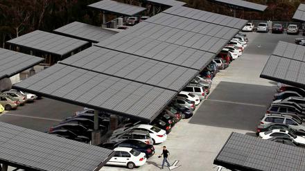 Für Erneuerbare Energien wie Solarstrom müssen die bestehenden Netze umgebaut werden.