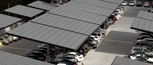 Für Erneuerbare Energien wie Solarstrom müssen die bestehenden Netze umgebaut werden.