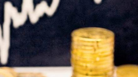 Geldregen für Aktionäre. Allein die 30 Dax-Unternehmen werden bis zum Sommer insgesamt etwa 28 Milliarden Euro an die Anleger verteilen. Foto: dpa