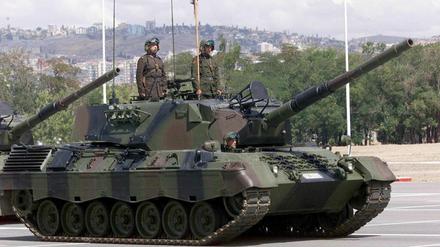 Die türkische Armee fährt schon lange in Deutschland hergestellte Panzer vom Typ Leopard.