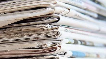 Gelesen und gestapelt. Tonnenweise wird Altpapier aus Berlin in Anlagen am Stadtrand vorsortiert und mit Lastern in die Uckermark zur Papierfabrik Schwedt gebracht. Dort wird aus dem Rohstoff neues Papier – für Prospekte oder fürs Büro. 