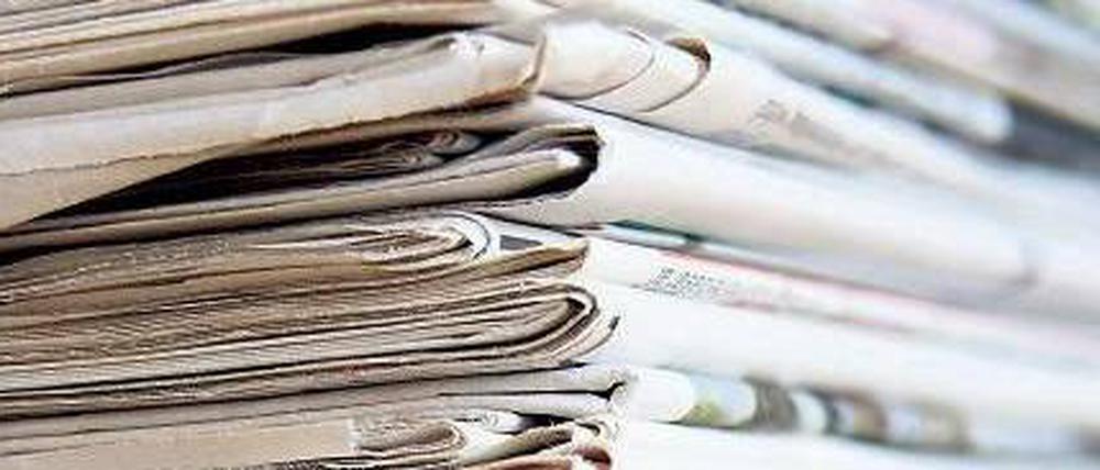 Gelesen und gestapelt. Tonnenweise wird Altpapier aus Berlin in Anlagen am Stadtrand vorsortiert und mit Lastern in die Uckermark zur Papierfabrik Schwedt gebracht. Dort wird aus dem Rohstoff neues Papier – für Prospekte oder fürs Büro. 