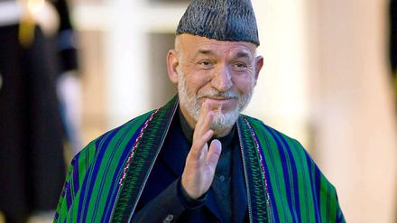 Adieu, liebe Freunde. Der afghanische Präsident Hamid Karsai setzt sich dafür ein, dass die ausländischen Truppen früher als geplant abziehen.