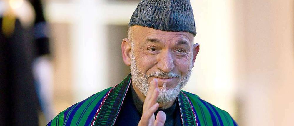 Adieu, liebe Freunde. Der afghanische Präsident Hamid Karsai setzt sich dafür ein, dass die ausländischen Truppen früher als geplant abziehen.