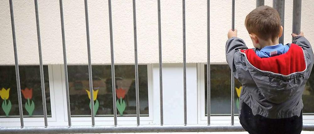 Nach einer repräsentativen Forsa-Umfrage rutscht rund der Hälfte der Eltern in Deutschland bei der Erziehung noch immer die Hand aus.