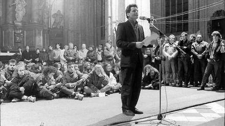 Joachim Gauck ist evangelischer Theologe und genießt hohes Ansehen in der Kirche.