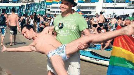 Buntes Angebot. Einige Städte, hier Tel Aviv, vermarkten sich als tolerante Reiseziele für Schwule und Lesben. Foto: picture-alliance/dpa