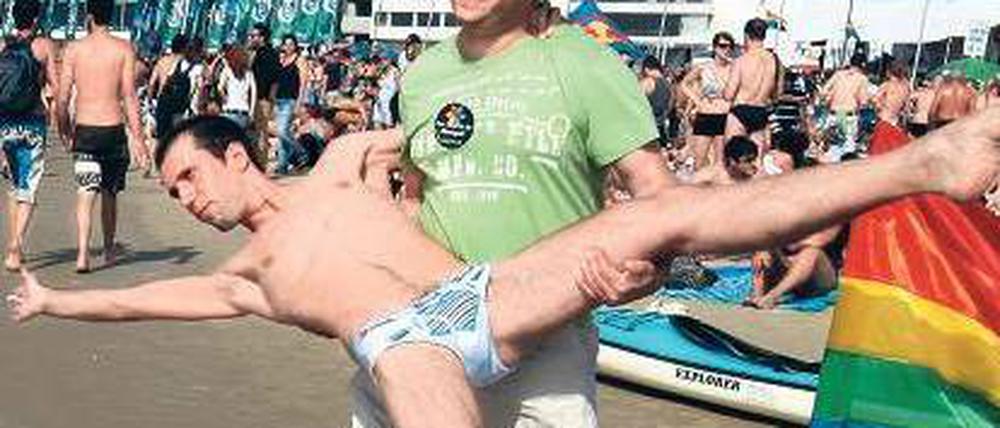 Buntes Angebot. Einige Städte, hier Tel Aviv, vermarkten sich als tolerante Reiseziele für Schwule und Lesben. Foto: picture-alliance/dpa