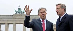 Berlins Regierender Bürgermeister Klaus Wowereit gemeinsam mit Christian Wulff zu dessen Antrittsbesuch als Bundespräsident im November 2010.
