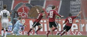 Drei Minuten nach seiner Einwechslung trifft Albert Bunjaku zum 1:0 für den Club.