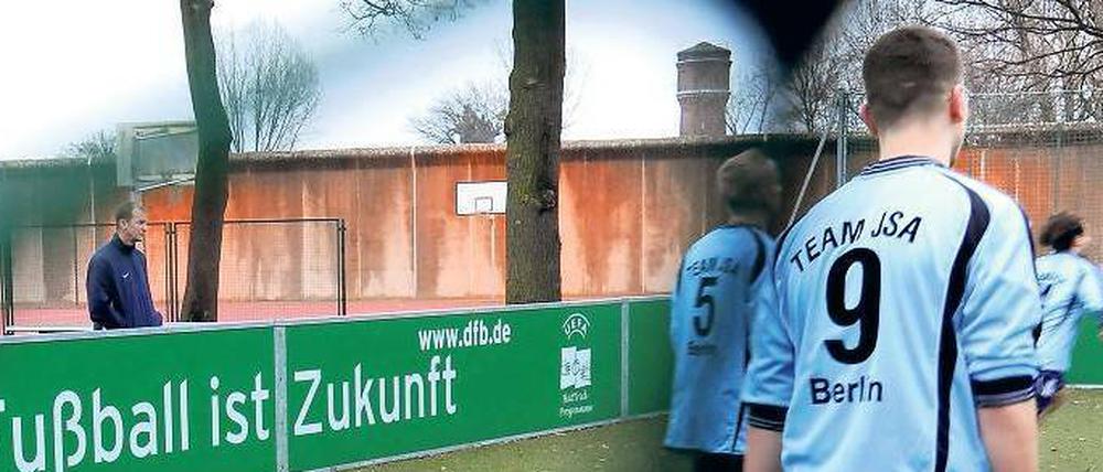 Teamgeist, Fairplay und Respekt. Fußball soll den Häftlingen in der Jugendstrafanstalt Plötzensee gesellschaftliche Werte vermitteln. 