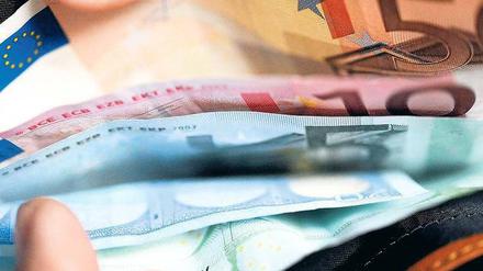 Mehr im Portemonnaie. Viele Dax-Konzerne belohnen die Beschäftigten. Foto: dapd