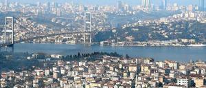 Asien und Europa. Istanbul am Bosporus markiert die Grenze zwischen zwei Kontinenten. Deren Einfluss verschiebt sich gerade. Foto: dpa