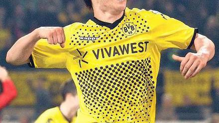 Das war es mal wieder. Shinji Kagawa jubelt über sein Tor zum 2:1. Foto: dpa
