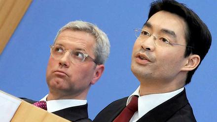 Umweltminister Norbert Röttgen (CDU) und Wirtschaftsminister Philipp Rösler (FDP).