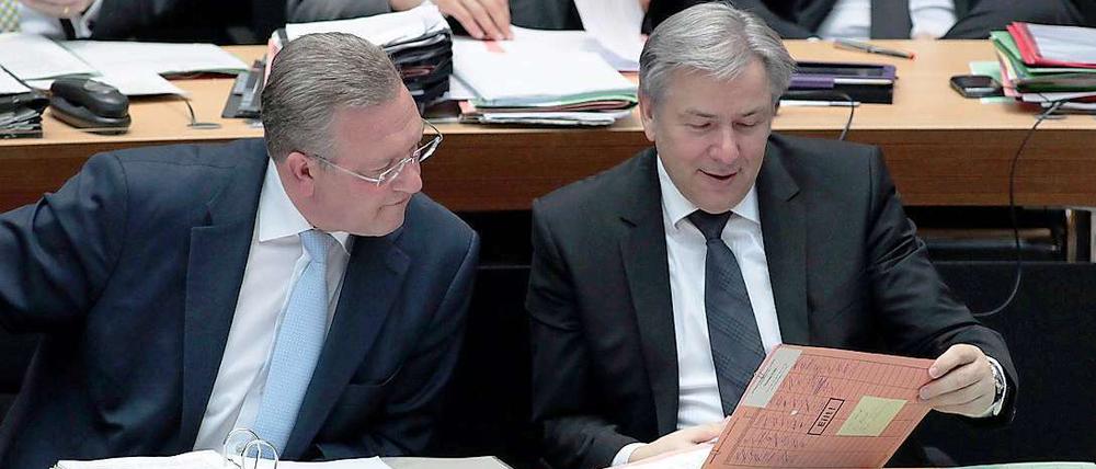 Henkel und Wowereit gemeinsam auf der Regierungsbank.